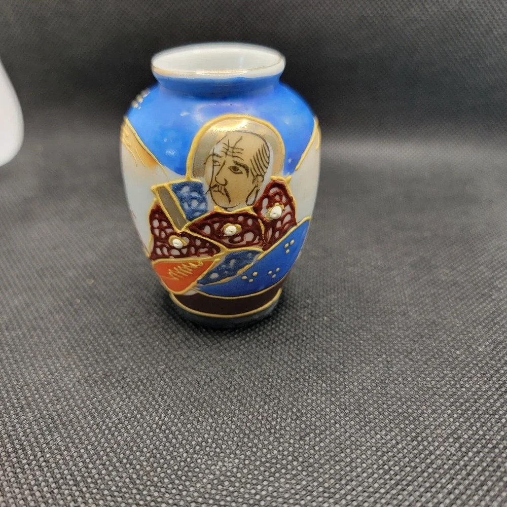 Small Satsuma Japanese Vase Moriage Occupied Japan